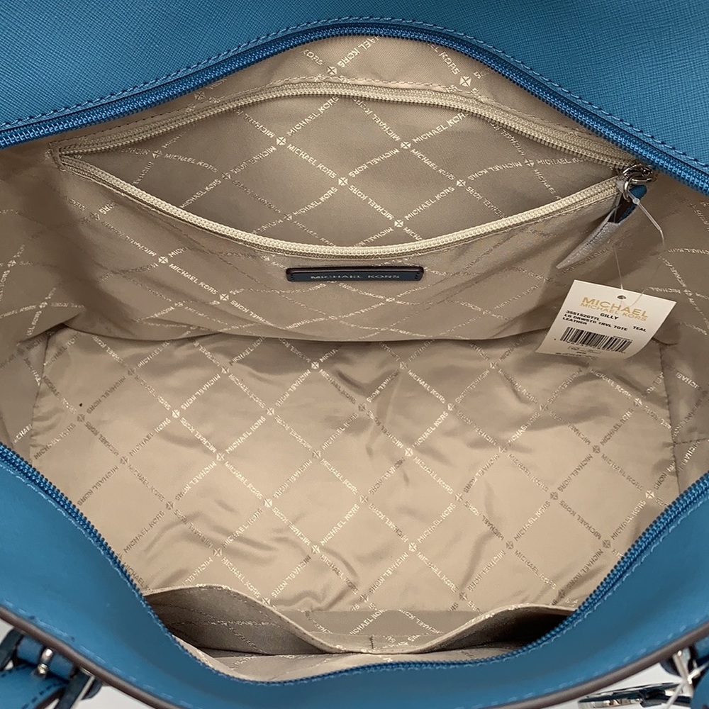 MICHAEL KORS
Gilly Large Saffiano Leather Tote Bag
TEAL COLOR - Picture 12 of 16